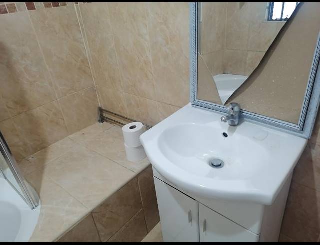 4 bed property to rent in KIBLER PARK